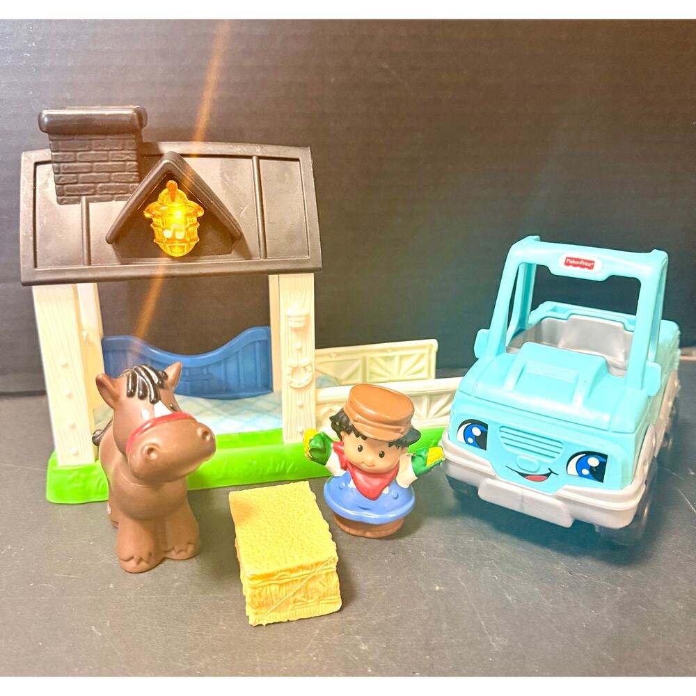 Fisher-Price Little People Stable Playset horse truck farmer lights sounds